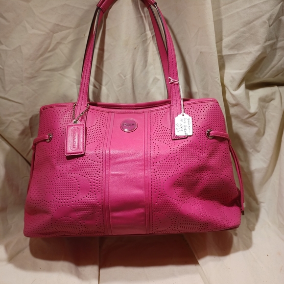 Coach perforated shoulder bag - Picture 1 of 10